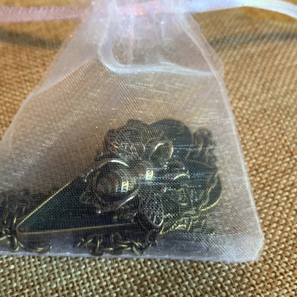 Bee Heart Necklace layered New Handmade - Picture 9 of 9